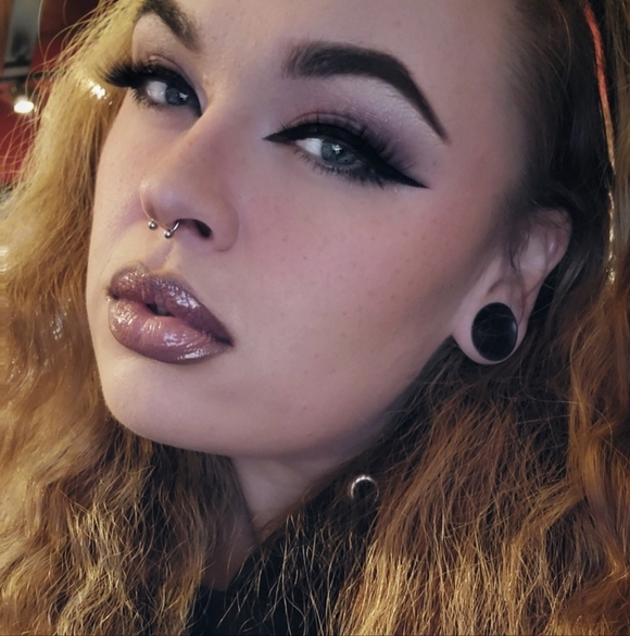 Meet your Posher, Sierra - Picture 1 of 1